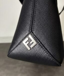 FENDI　バッグ　ロゴ　Glation札幌北区店