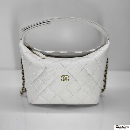 CHANEL（シャネル）ホワイト キルティングバッグ